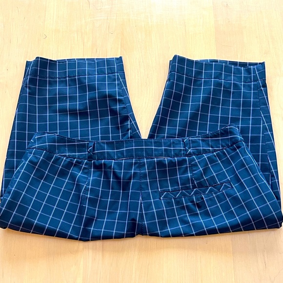 ANNIKA CUTTER & BUCK SHORTS - Picture 2 of 3